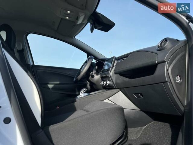 Белый Рено Зое, объемом двигателя 0 л и пробегом 37 тыс. км за 12931 $, фото 31 на Automoto.ua