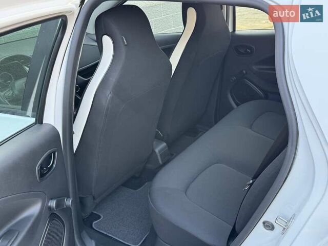 Білий Рено Зое, об'ємом двигуна 0 л та пробігом 115 тис. км за 10900 $, фото 12 на Automoto.ua