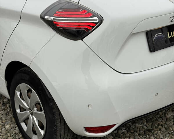 Белый Рено Зое, объемом двигателя 0 л и пробегом 74 тыс. км за 12300 $, фото 36 на Automoto.ua