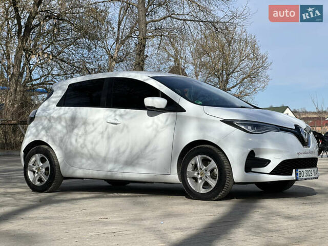 Белый Рено Зое, объемом двигателя 0 л и пробегом 25 тыс. км за 12300 $, фото 23 на Automoto.ua
