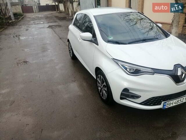 Белый Рено Зое, объемом двигателя 0 л и пробегом 11 тыс. км за 20000 $, фото 3 на Automoto.ua