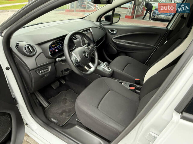 Белый Рено Зое, объемом двигателя 0 л и пробегом 35 тыс. км за 13900 $, фото 14 на Automoto.ua