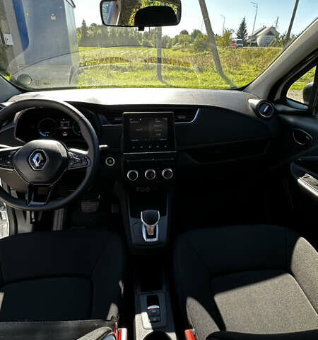 Белый Рено Зое, объемом двигателя 0 л и пробегом 62 тыс. км за 13150 $, фото 21 на Automoto.ua