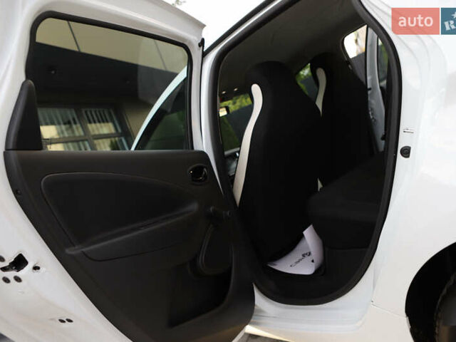 Белый Рено Зое, объемом двигателя 0 л и пробегом 19 тыс. км за 14400 $, фото 93 на Automoto.ua