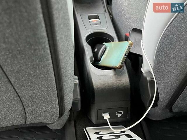 Белый Рено Зое, объемом двигателя 0 л и пробегом 50 тыс. км за 13550 $, фото 20 на Automoto.ua
