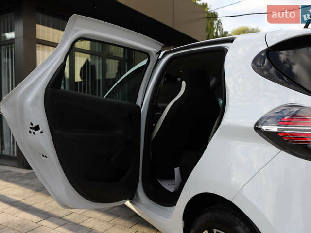 Белый Рено Зое, объемом двигателя 0 л и пробегом 19 тыс. км за 14400 $, фото 92 на Automoto.ua