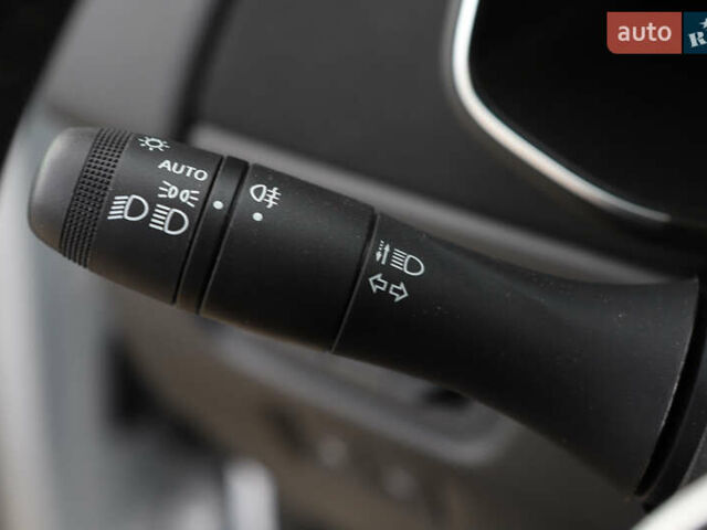 Белый Рено Зое, объемом двигателя 0 л и пробегом 19 тыс. км за 14400 $, фото 66 на Automoto.ua