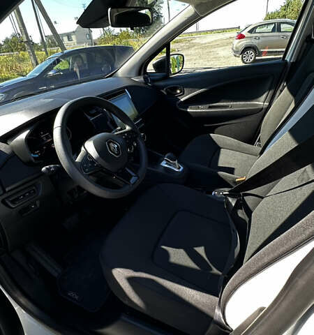 Белый Рено Зое, объемом двигателя 0 л и пробегом 62 тыс. км за 13150 $, фото 27 на Automoto.ua