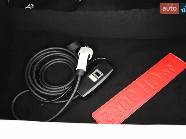 Белый Рено Зое, объемом двигателя 0 л и пробегом 19 тыс. км за 14400 $, фото 51 на Automoto.ua