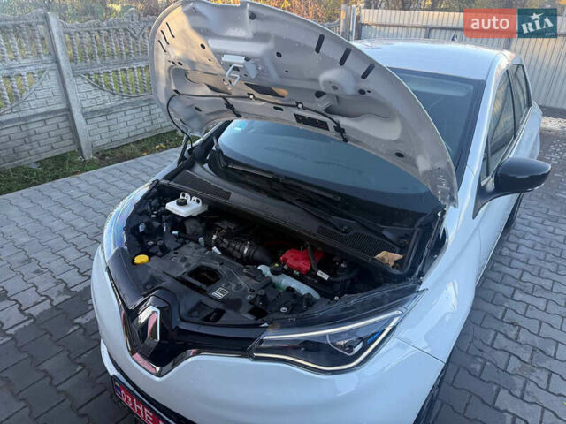 Белый Рено Зое, объемом двигателя 0 л и пробегом 69 тыс. км за 12900 $, фото 12 на Automoto.ua