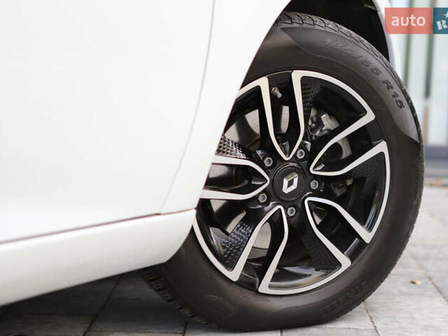 Белый Рено Зое, объемом двигателя 0 л и пробегом 19 тыс. км за 14400 $, фото 53 на Automoto.ua