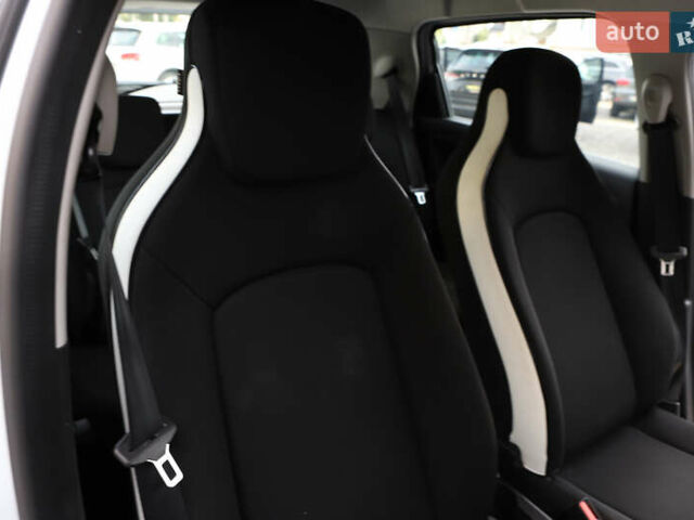 Белый Рено Зое, объемом двигателя 0 л и пробегом 19 тыс. км за 14400 $, фото 80 на Automoto.ua