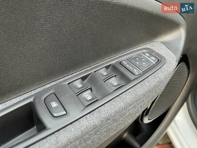 Рено Зое 2022 в Ровно на Automoto.ua Белый Рено Зое, объемом двигателя 0 л и пробегом 25 тыс. км за 14700 $, фото 10 на Automoto.ua