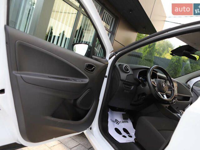 Белый Рено Зое, объемом двигателя 0 л и пробегом 19 тыс. км за 14400 $, фото 57 на Automoto.ua