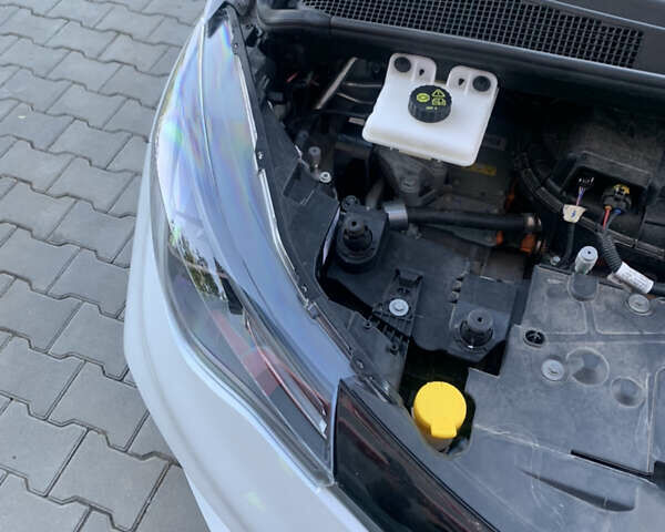 Білий Рено Зое, об'ємом двигуна 0 л та пробігом 69 тис. км за 13500 $, фото 10 на Automoto.ua