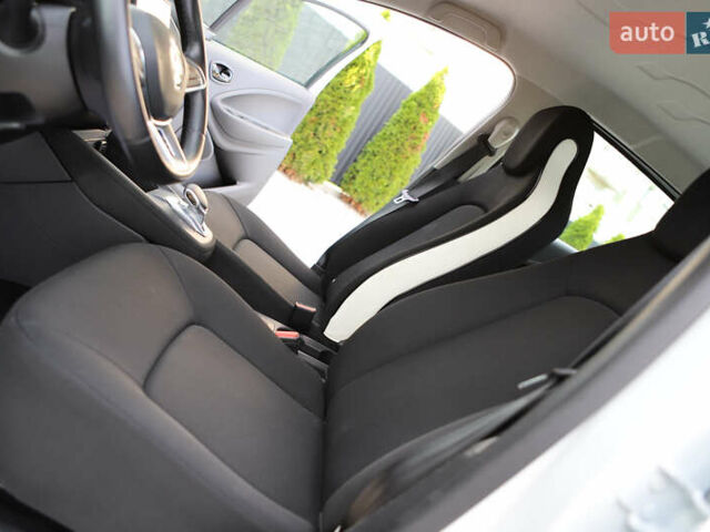 Белый Рено Зое, объемом двигателя 0 л и пробегом 19 тыс. км за 14400 $, фото 62 на Automoto.ua