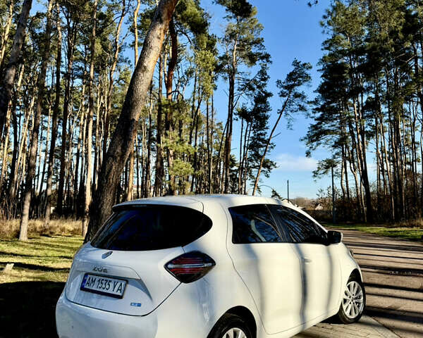 Белый Рено Зое, объемом двигателя 0 л и пробегом 40 тыс. км за 14200 $, фото 10 на Automoto.ua