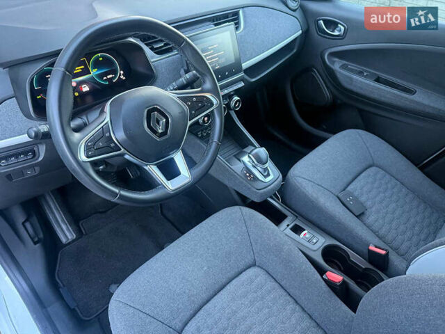 Белый Рено Зое, объемом двигателя 0 л и пробегом 69 тыс. км за 12900 $, фото 9 на Automoto.ua