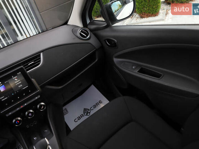 Белый Рено Зое, объемом двигателя 0 л и пробегом 19 тыс. км за 14400 $, фото 89 на Automoto.ua