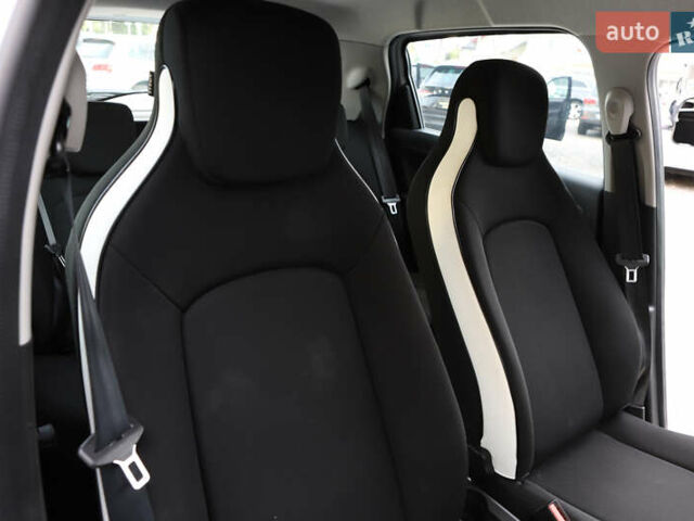 Белый Рено Зое, объемом двигателя 0 л и пробегом 19 тыс. км за 14400 $, фото 81 на Automoto.ua