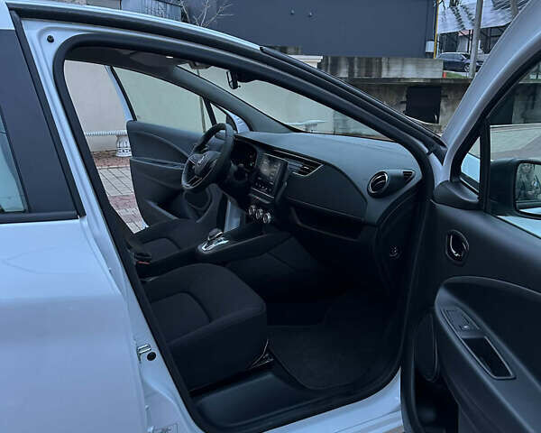 Белый Рено Зое, объемом двигателя 0 л и пробегом 26 тыс. км за 12200 $, фото 7 на Automoto.ua
