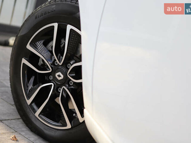 Белый Рено Зое, объемом двигателя 0 л и пробегом 19 тыс. км за 14400 $, фото 48 на Automoto.ua