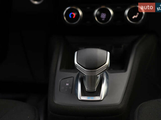 Белый Рено Зое, объемом двигателя 0 л и пробегом 19 тыс. км за 14400 $, фото 90 на Automoto.ua