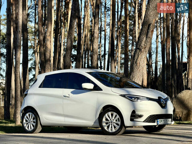 Белый Рено Зое, объемом двигателя 0 л и пробегом 40 тыс. км за 14200 $, фото 1 на Automoto.ua