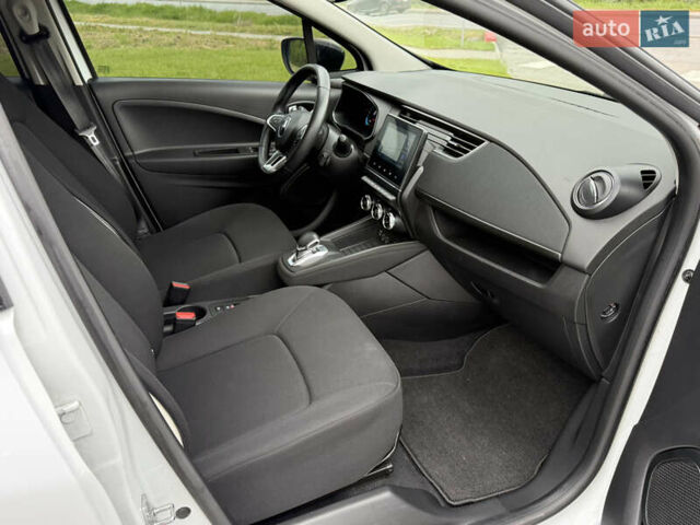 Белый Рено Зое, объемом двигателя 0 л и пробегом 35 тыс. км за 13900 $, фото 22 на Automoto.ua