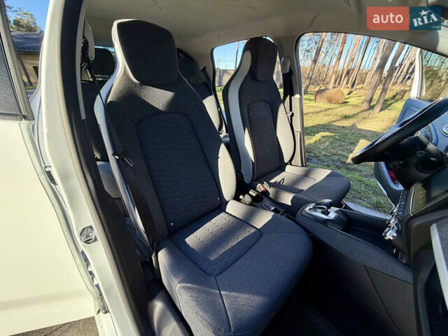 Белый Рено Зое, объемом двигателя 0 л и пробегом 40 тыс. км за 14200 $, фото 21 на Automoto.ua