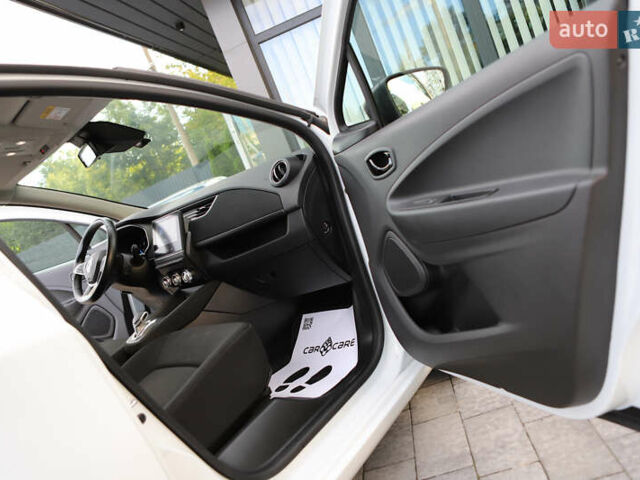 Белый Рено Зое, объемом двигателя 0 л и пробегом 19 тыс. км за 14400 $, фото 77 на Automoto.ua