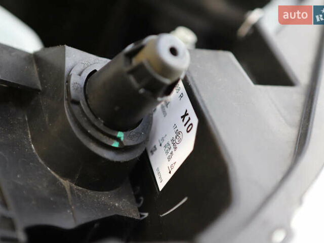 Белый Рено Зое, объемом двигателя 0 л и пробегом 19 тыс. км за 14400 $, фото 103 на Automoto.ua