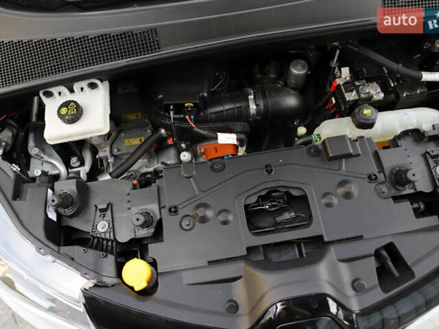 Белый Рено Зое, объемом двигателя 0 л и пробегом 19 тыс. км за 14400 $, фото 98 на Automoto.ua