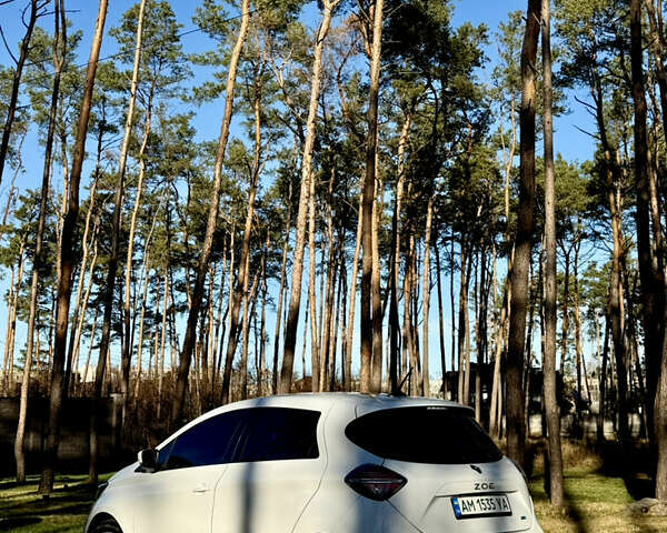 Белый Рено Зое, объемом двигателя 0 л и пробегом 40 тыс. км за 14200 $, фото 7 на Automoto.ua