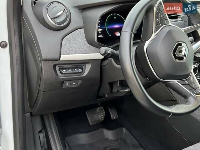 Белый Рено Зое, объемом двигателя 0 л и пробегом 50 тыс. км за 13550 $, фото 17 на Automoto.ua