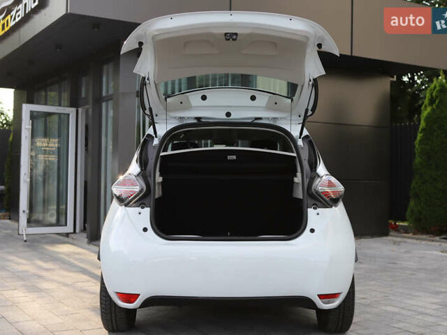 Белый Рено Зое, объемом двигателя 0 л и пробегом 19 тыс. км за 14400 $, фото 49 на Automoto.ua