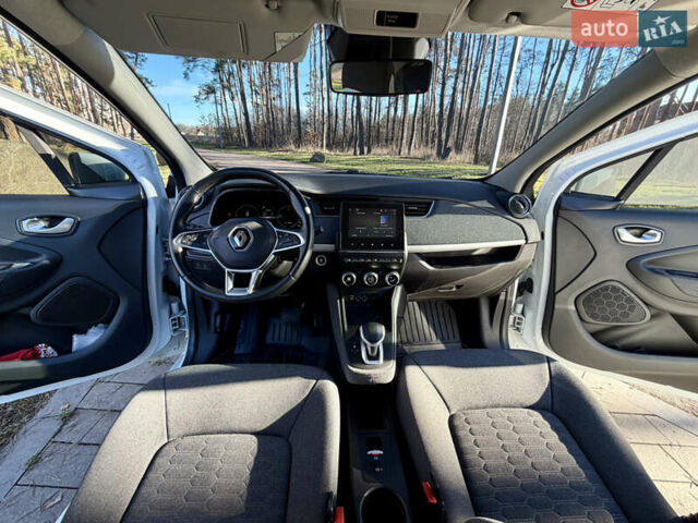 Белый Рено Зое, объемом двигателя 0 л и пробегом 40 тыс. км за 14200 $, фото 17 на Automoto.ua