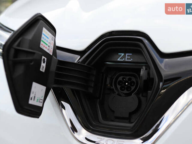 Белый Рено Зое, объемом двигателя 0 л и пробегом 19 тыс. км за 14400 $, фото 32 на Automoto.ua