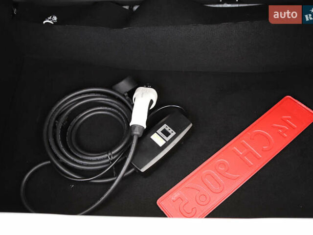 Белый Рено Зое, объемом двигателя 0 л и пробегом 19 тыс. км за 14400 $, фото 52 на Automoto.ua