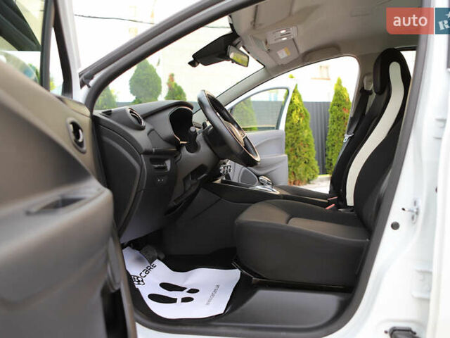 Белый Рено Зое, объемом двигателя 0 л и пробегом 19 тыс. км за 14400 $, фото 61 на Automoto.ua