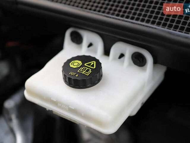 Белый Рено Зое, объемом двигателя 0 л и пробегом 19 тыс. км за 14400 $, фото 101 на Automoto.ua