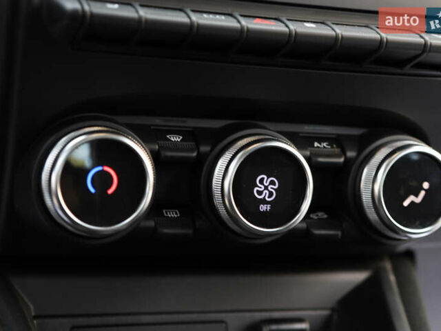 Белый Рено Зое, объемом двигателя 0 л и пробегом 19 тыс. км за 14400 $, фото 72 на Automoto.ua