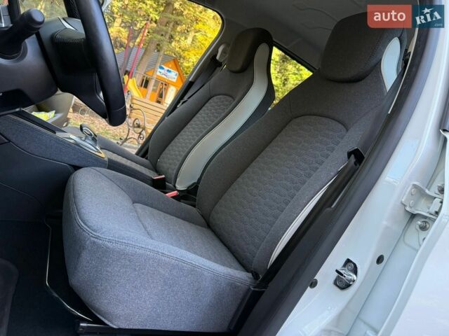 Білий Рено Зое, об'ємом двигуна 0 л та пробігом 37 тис. км за 14499 $, фото 135 на Automoto.ua