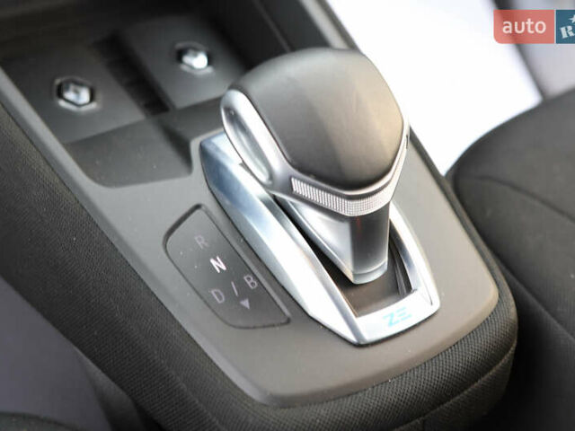 Белый Рено Зое, объемом двигателя 0 л и пробегом 19 тыс. км за 14400 $, фото 74 на Automoto.ua