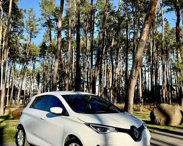 Белый Рено Зое, объемом двигателя 0 л и пробегом 40 тыс. км за 14200 $, фото 5 на Automoto.ua
