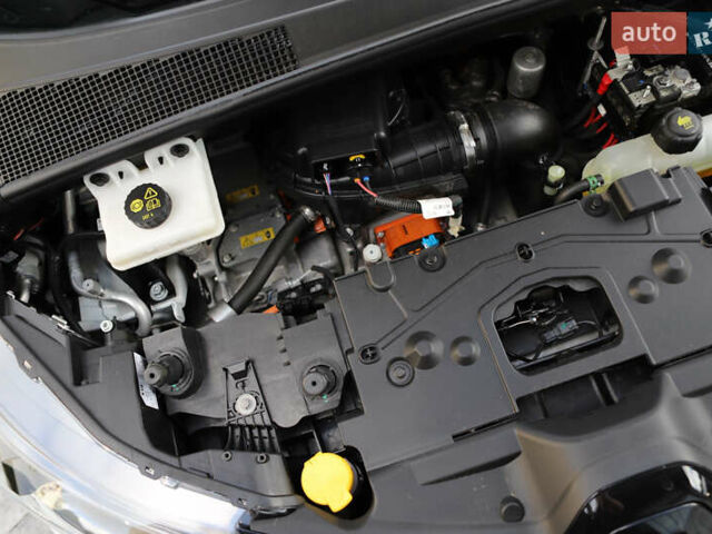 Белый Рено Зое, объемом двигателя 0 л и пробегом 19 тыс. км за 14400 $, фото 99 на Automoto.ua