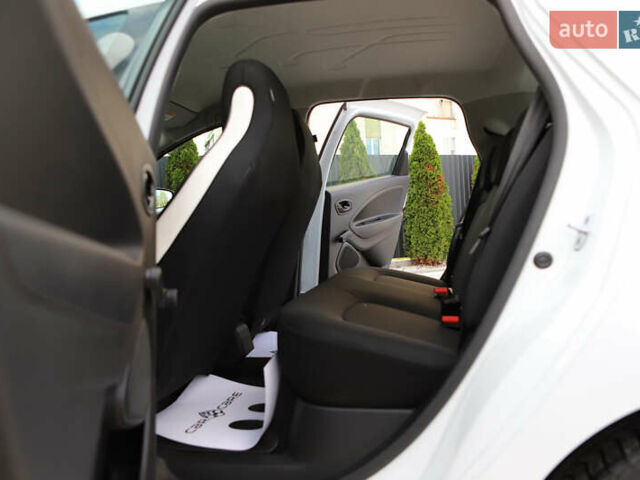 Белый Рено Зое, объемом двигателя 0 л и пробегом 19 тыс. км за 14400 $, фото 94 на Automoto.ua