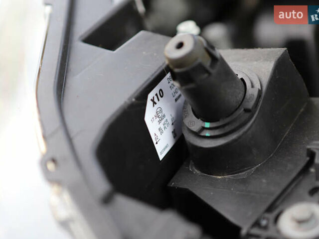 Белый Рено Зое, объемом двигателя 0 л и пробегом 19 тыс. км за 14400 $, фото 102 на Automoto.ua