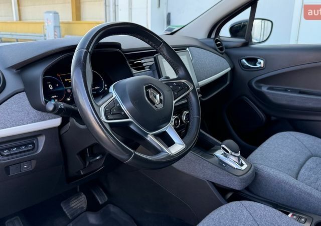 Білий Рено Зое, об'ємом двигуна 0 л та пробігом 38 тис. км за 13999 $, фото 26 на Automoto.ua