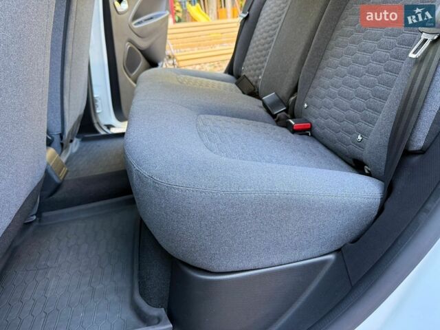 Білий Рено Зое, об'ємом двигуна 0 л та пробігом 37 тис. км за 14499 $, фото 147 на Automoto.ua